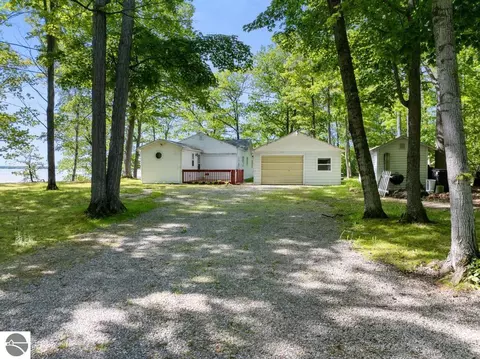 7426 Paradise Trl, Carp Lake, MI 49718
