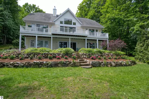 9860 Edgewood Ave, Traverse City, MI 49685