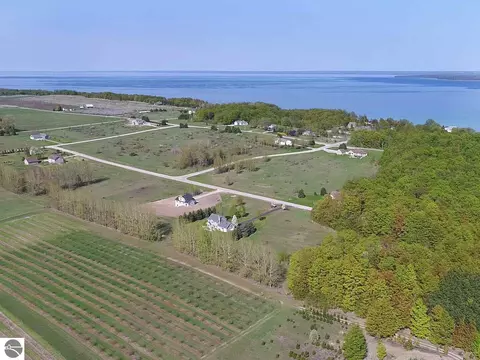 Unit 28 E Shaker Trail, Suttons Bay, MI 49682 photo 7