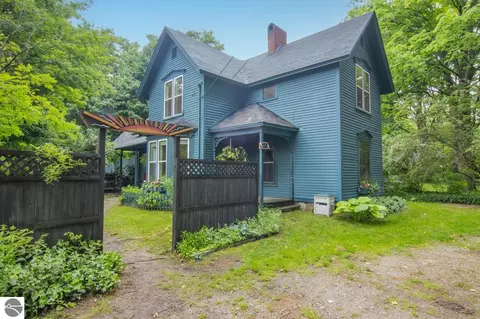 7188 Traverse Ave, Benzonia, MI 49616