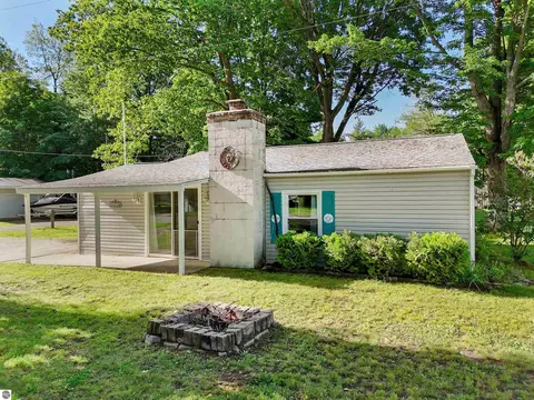 1898 S Goldenrod Dr, Lake City, MI 49651