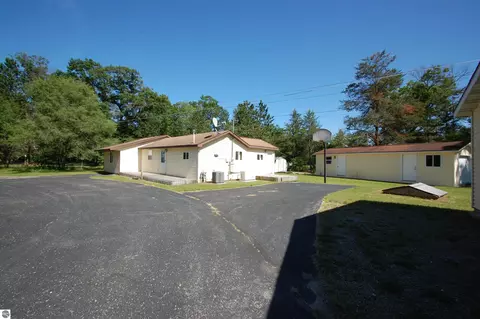 5033 Oak Park Dr, Alger, MI 48610