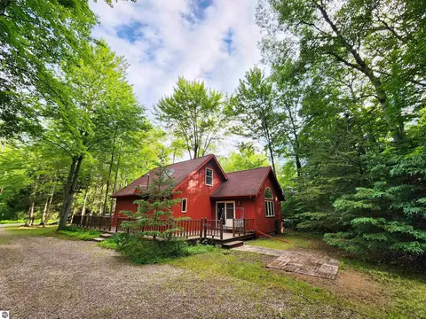 9272 Whispering Pines Dr, Mancelona, MI 49659
