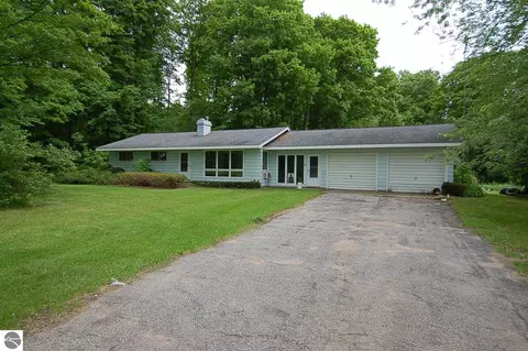 5545 S 25 Rd, Boon, MI 49618