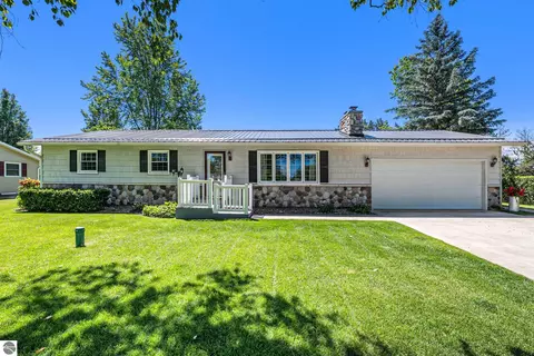 7865 Lois Ave, Grawn, MI 49637