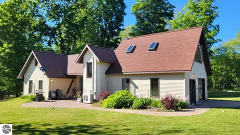 181320 N 2nd Sand Beach Rd, Lanse, MI 49946