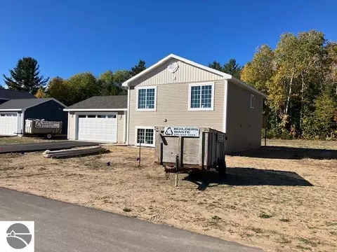 4882 Meadowlark Ln, Traverse City, KY 40685