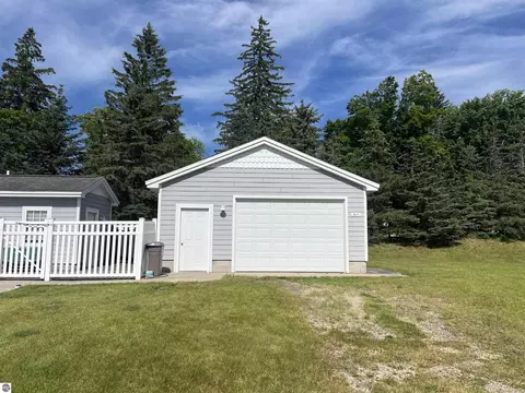 2817 W Shore Dr, Central Lake, MI 49622