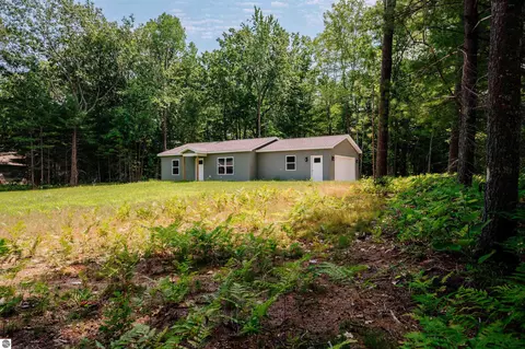10213 Resort Trl, Interlochen, MI 49643