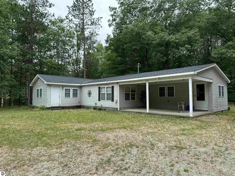 112 Lake Valley Rd, Kalkaska, MI 49646