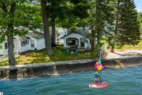 326 Kimberly Dr # A, Houghton Lake, MI 48651