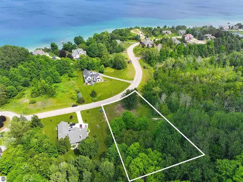 14857 Mallard Dr, Traverse City, MI 49686