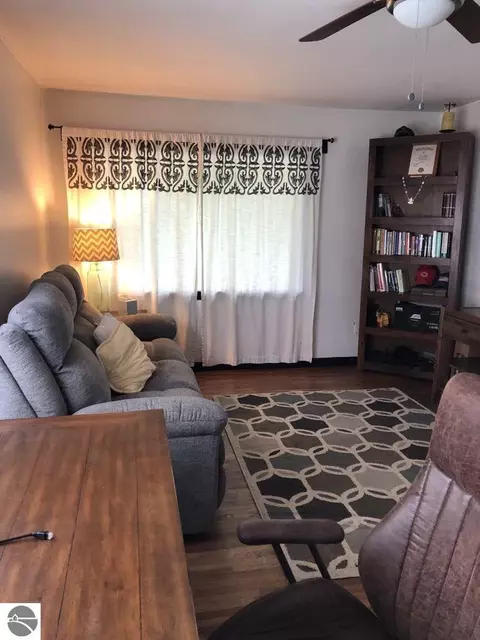 907 Beech St, Clare, MI 48617 photo 8