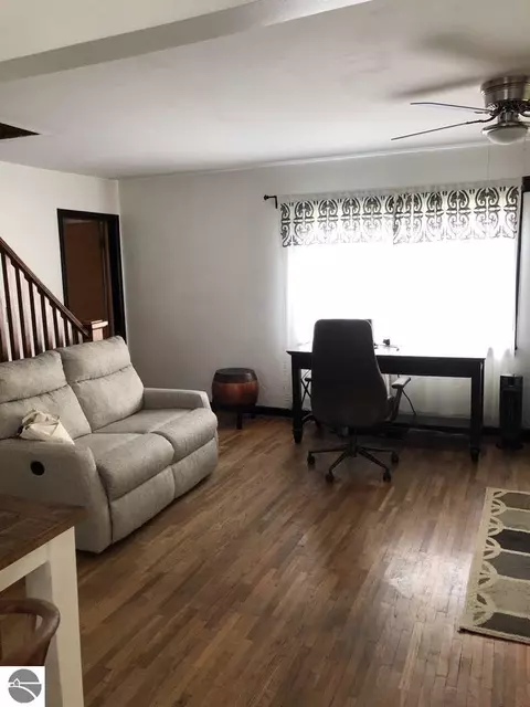 907 Beech St, Clare, MI 48617 photo 9