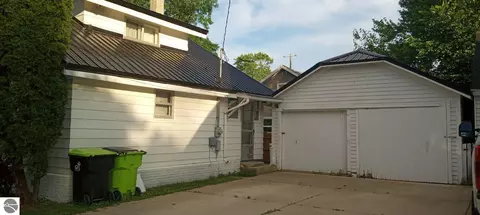 907 Beech St, Clare, MI 48617 photo 3