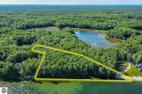 000 Island View Dr, Traverse City, MI 49696