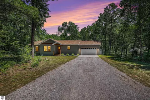 2160 NE Driftwood Ln, Kalkaska, MI 49646
