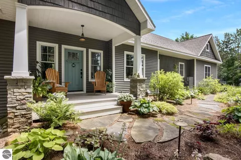 8707 S Lakeview Ridge Trl, Traverse City, MI 49684