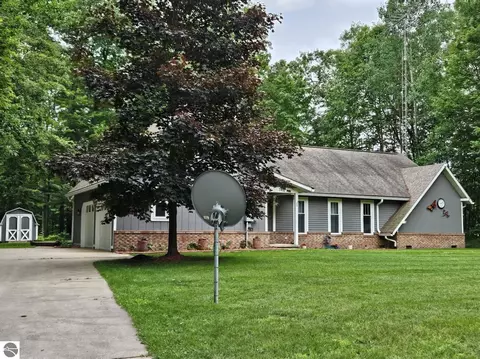 7412 Westwood Dr, Oscoda, MI 48750