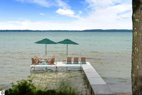 5862 Mackenzie Dr, Kewadin, MI 49648