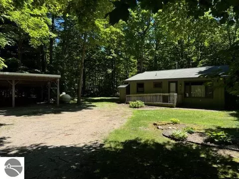 3025 W Burdickville Rd, Maple City, MI 49664