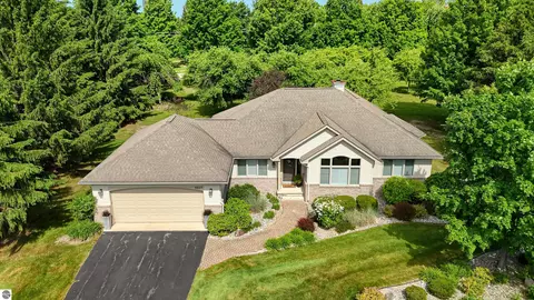 5027 Arrowhead Cir, Williamsburg, MI 49690