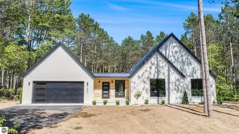 1844 Cascade Trl, Traverse City, MI 49685