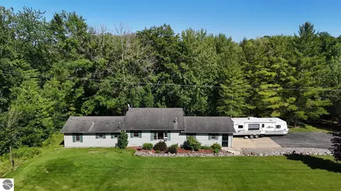 89 River Dr, Merritt, MI 49667