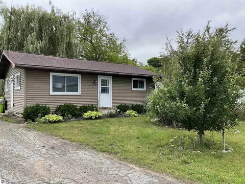 3883 Franke Rd, Traverse City, MI 49684