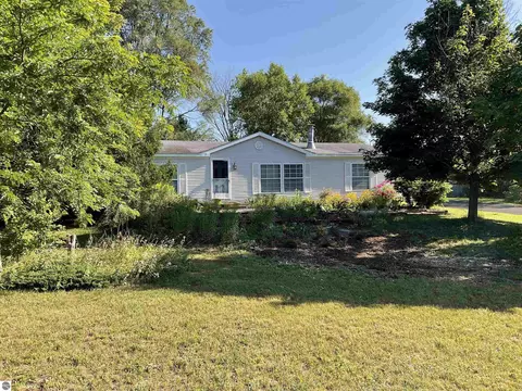 5336 N Brentwood St, Grawn, MI 49637