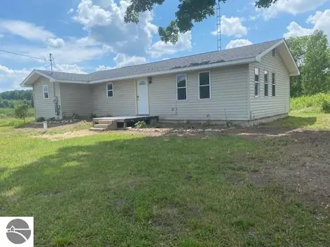 2364 W Sharon Rd, Fife Lake, MI 49633