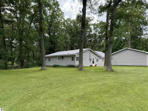 497 E Clarence Rd, Harrison, MI 48625 photo 3