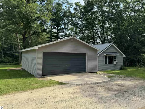 497 E Clarence Rd, Harrison, MI 48625 photo 4