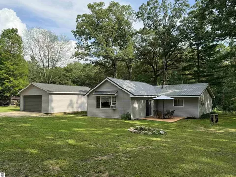 497 E Clarence Rd, Harrison, MI 48625