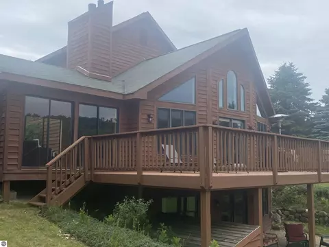 5637 Golf Meadows Dr, Bellaire, MI 49615