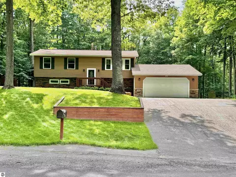 2490 E Potter Rd, Traverse City, MI 49696