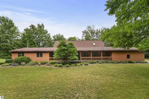 4081 E 30 Rd, Cadillac, MI 49601