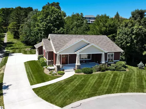 254 W Summerset Ct #1, Suttons Bay, MI 49682