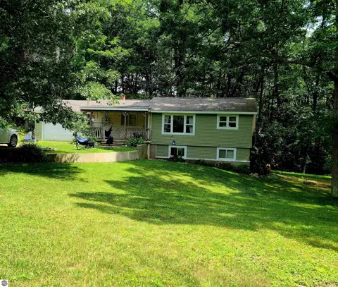 4002 Janet St, Harrison, MI 48625