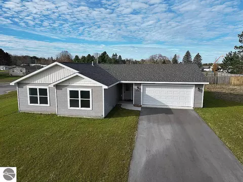 3425 Tanager, Traverse City, MI 49685