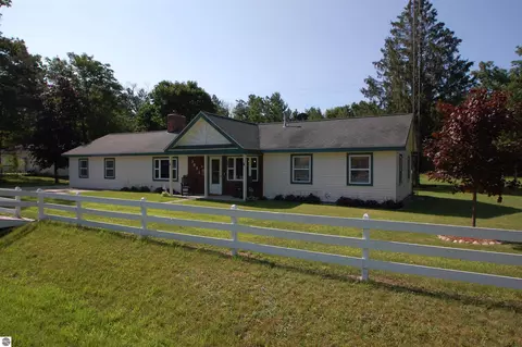 3851 W Rose City Rd, West Branch, MI 48661