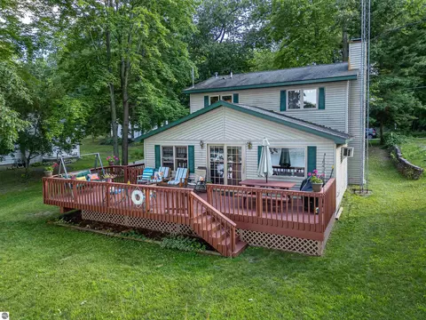 3181 Lakeview Dr, Harrison, MI 48625