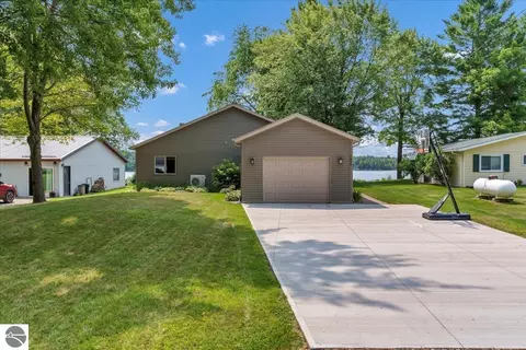 2896 E Lake Dr, Lupton, MI 48635 photo 9