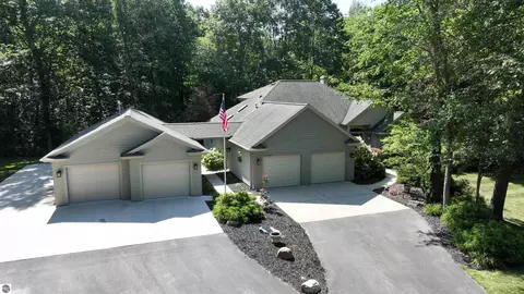 5844 Huron Woods Dr, Tawas City, MI 48763