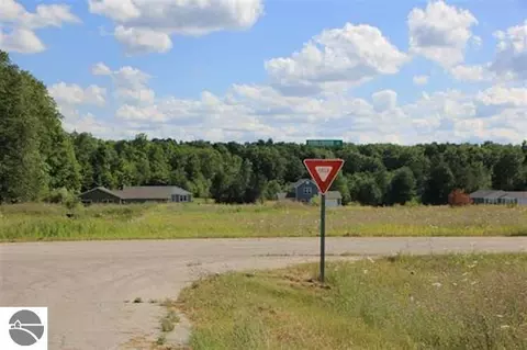 2211 Pebblebrook Dr, Kingsley, MI 49649