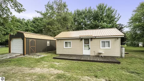 10273 N Finley Lake Ave, Harrison, MI 48625