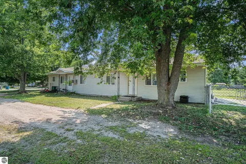 5236 W 5238 W Mobile Trl, Traverse City, MI 49685