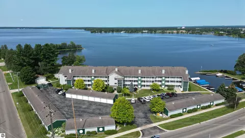 650 S Lake St #25, Cadillac, MI 49601