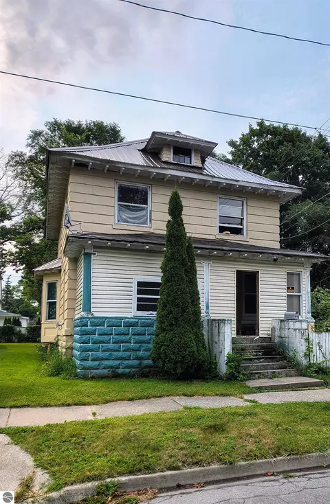 910 S Warren Ave, Saginaw, MI 48607