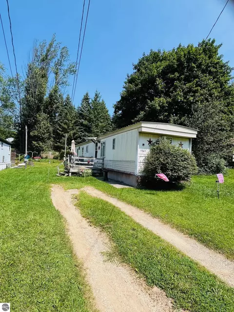 5860 Northview Dr, Lake City, MI 49651
